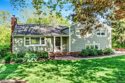 22 Crest Dr, Bernards, NJ 07920