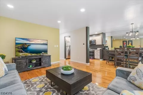 316 Stephanie Dr, North Caldwell, NJ 07006