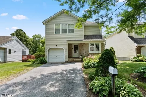 12 Mountain View Ct, Hamburg, NJ 07419