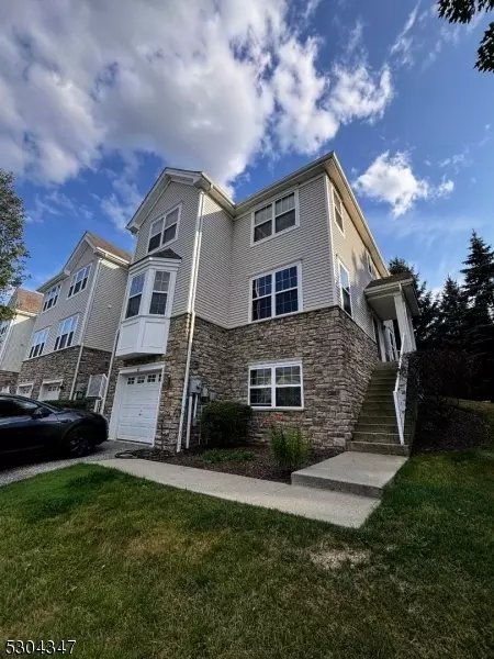 41 Indian Field Dr, Hamburg, NJ 07419