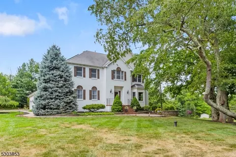 62 Chamberlain Dr, Hillsborough, NJ 08844