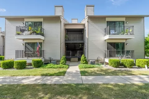 17 Sam Bonnell Dr, Clinton, NJ 08809