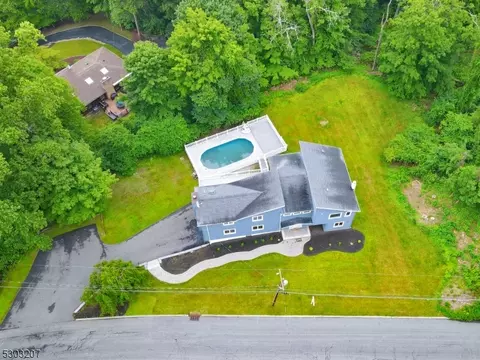 56 Seneca Lake Trl, Sparta, NJ 07871