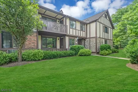 25 Canterbury Rd # E, Chatham Twp, NJ 07928
