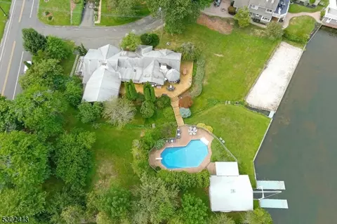 2 Oak Pkwy, Sparta, NJ 07871