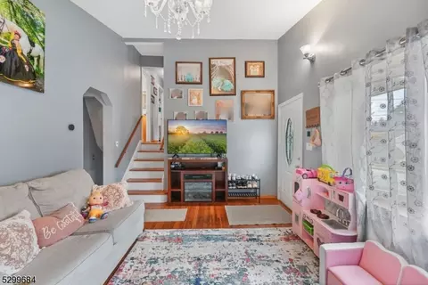 172 Perry St, Dover, NJ 07801 photo 2