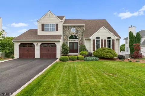 4 Player Pl, Mount Olive, NJ 07836