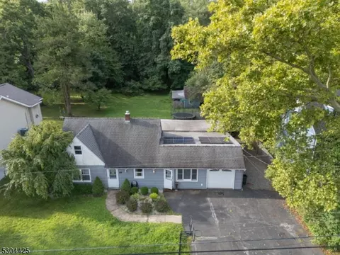 66 Village Rd, Pequannock Twp, NJ 07444