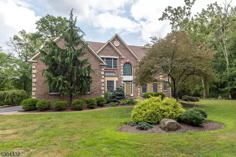 6 Chimney Hill Dr, Lambertville, NJ 08530