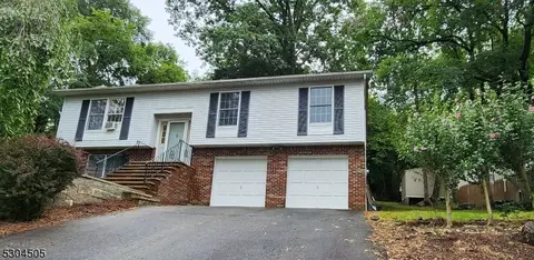 8 Nakomis Path, Lincoln Park, NJ 07035