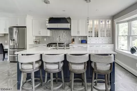 107 Hillcrest Ave, Cranford, NJ 07016