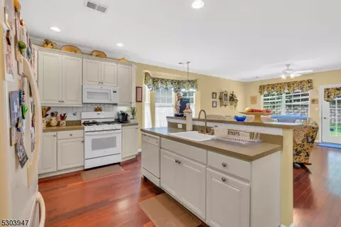 82 Prusakowski Blvd, Sayreville Boro, NJ 08859 photo 9