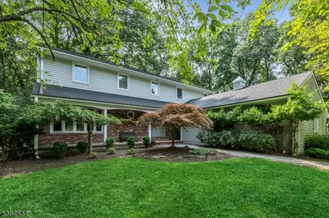 1 Maureen Ct, Montvale, NJ 07645