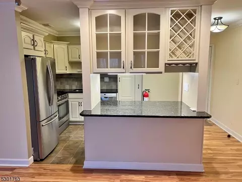27 Beaconsfield Pl, Somerset, NJ 08873