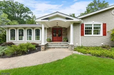 61 Red Hill Rd, Warren, NJ 07059