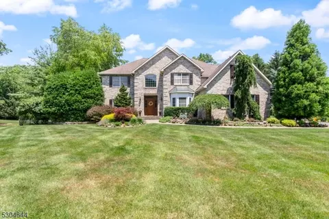 18 Swan Rd, Mahwah, NJ 07430