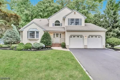 10 Gary Ct, Franklin Twp, NJ 08873