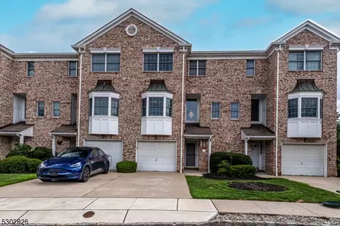 22 Hidden Pond Ct, Raritan, NJ 08869