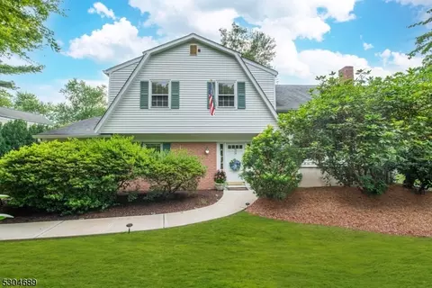 27 Pascack Rd, Hillsdale, NJ 07642