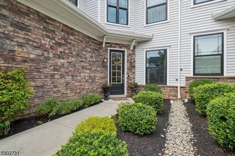 25 Dogleg Ln, Lawrence Township, NJ 08648