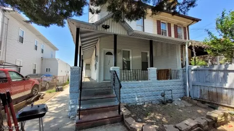 135 N 28th St, Camden, NJ 08105