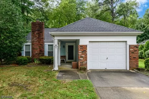 226 N Plymouth Ct, Southampton, NJ 08088