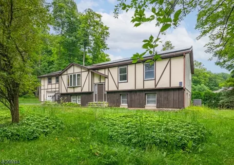 549 Terrace Dr, Vernon Twp, NJ 07422