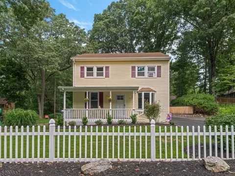 24 Homestead Rd, Jefferson, NJ 07849