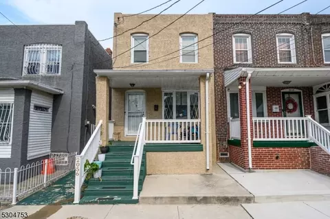 2056 S 10th St, Camden, NJ 08104