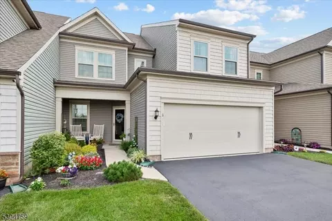 8 Farella Rd, Raritan Twp, NJ 08822