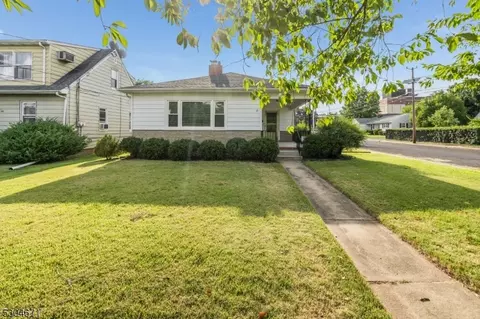 17 Eastern States Pkwy, Somerville, NJ 08876