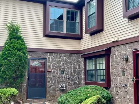 7502 Hana Rd, Edison, NJ 08817