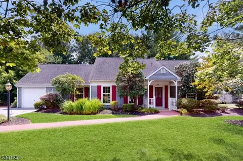 20 Emerald Pl, Franklin Twp, NJ 08873