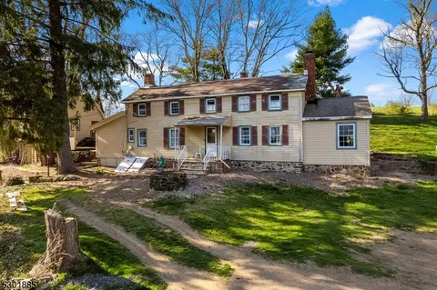 97 Fairmount Rd W, Tewksbury Twp, NJ 07830