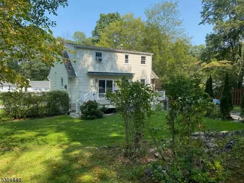 32 Cleveland Dr, West Milford, NJ 07480