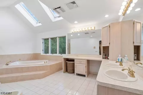 2 Henderson Hill Rd, Hampton, NJ 08827 photo 18