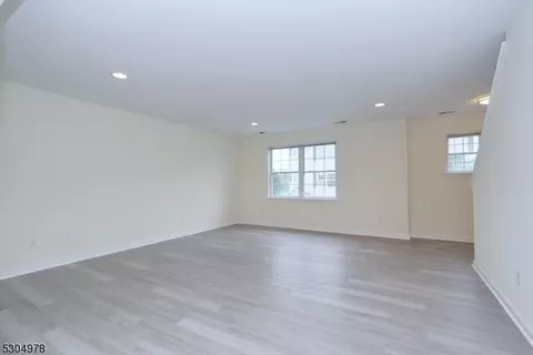 5 Alfred Ave, Somerset, NJ 08873