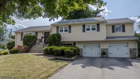 15 Andover Dr, Wayne, NJ 07470