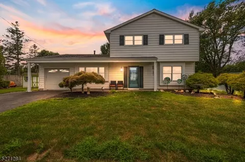 6 Grant Ct, Mount Olive, NJ 07836