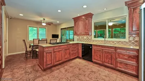 20 Apache Rd, Wayne, NJ 07470 photo 12