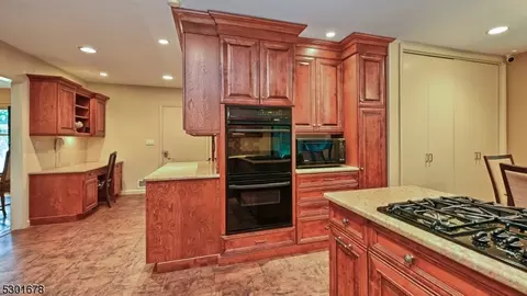 20 Apache Rd, Wayne, NJ 07470 photo 14