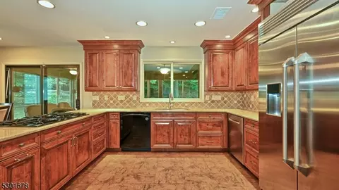 20 Apache Rd, Wayne, NJ 07470 photo 11