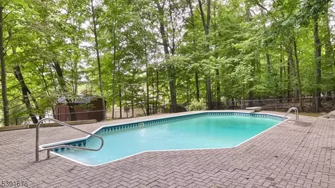 20 Apache Rd, Wayne, NJ 07470 photo 4