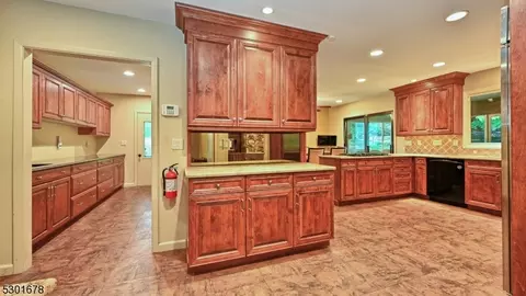 20 Apache Rd, Wayne, NJ 07470 photo 18