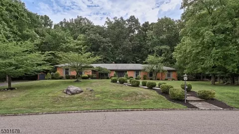 20 Apache Rd, Wayne, NJ 07470 photo 3