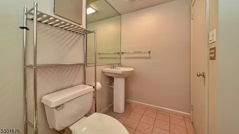 20 Apache Rd, Wayne, NJ 07470 photo 41