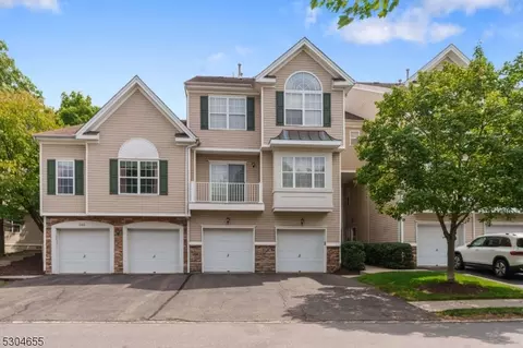 247 Ridge Dr, Pompton Lakes, NJ 07442