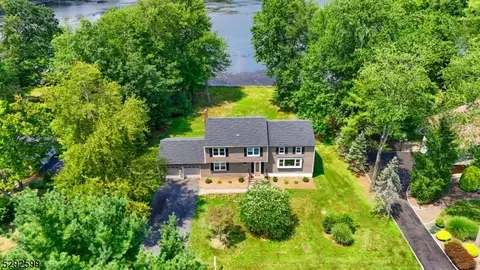 29 Meadowbrook Rd, Randolph, NJ 07869