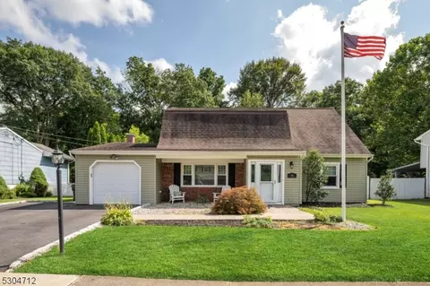 44 Clover Hill Dr, Mount Olive, NJ 07836