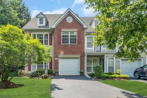 812 Springhouse Dr, Whitehouse Station, NJ 08889